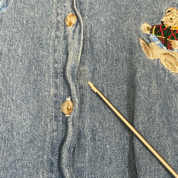 Vtg Quizz Women's 90’s Chambray Christmas ￼ Embroidered ￼Teddy Bear Shirt Size L - Picture 4 of 7